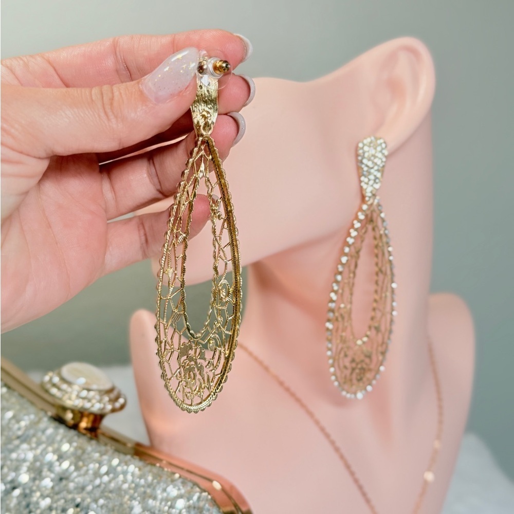 ⚜️ Elegant Gold and Silver Drop Earrings - Picture 7 of 9